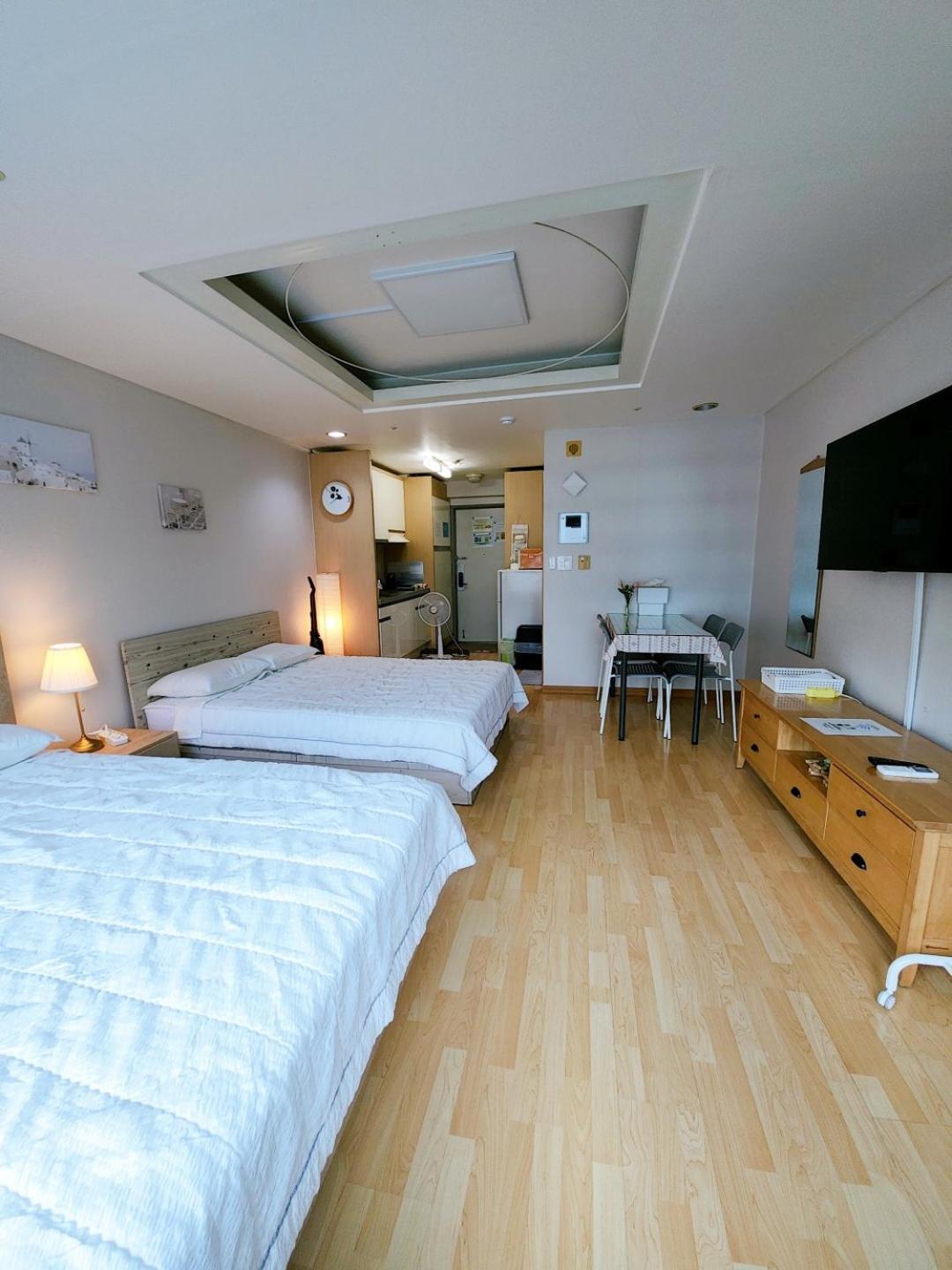 Hongdae Residence-2 1Min From Hongik Uni Station Exit #1 Сеул Екстер'єр фото