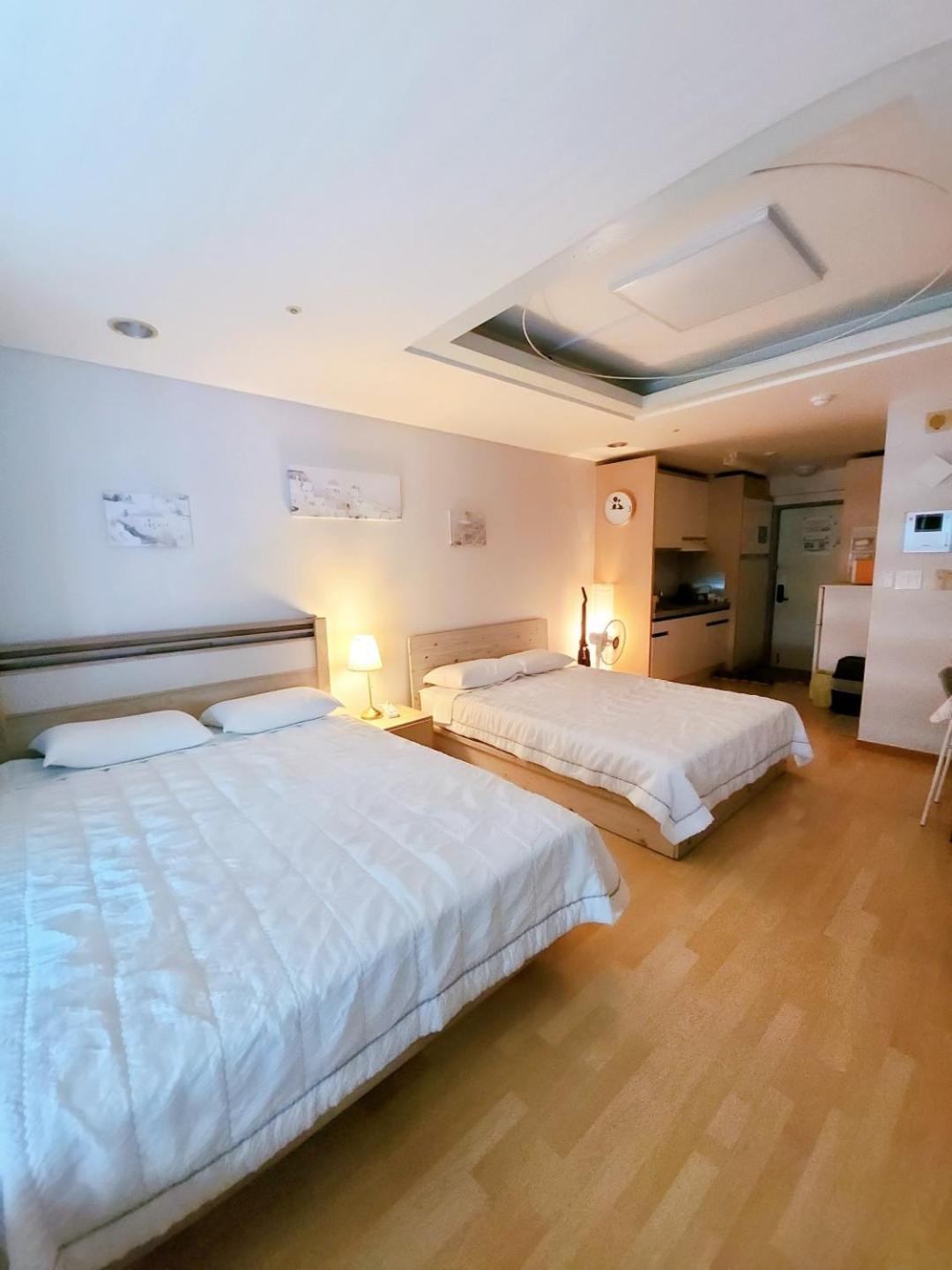 Hongdae Residence-2 1Min From Hongik Uni Station Exit #1 Сеул Екстер'єр фото